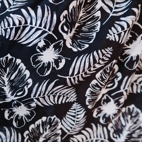 Palm Leaf Hawaiian Flower Black & White Skirt - Picture 3 of 4